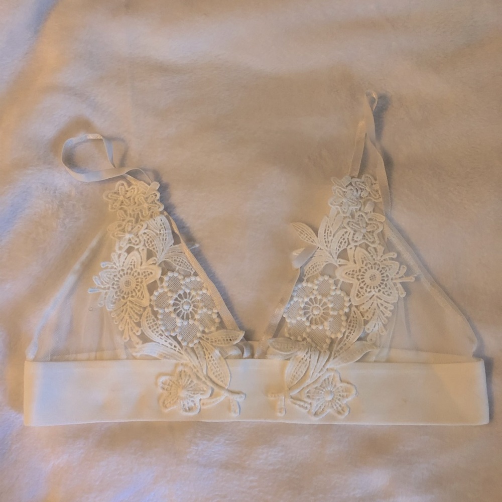 White bralette with flower design